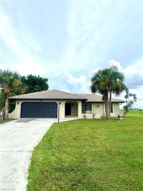 834 Gardenside Ct, Lehigh Acres, FL 33936-3