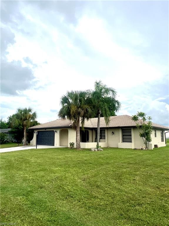 834 Gardenside Ct, Lehigh Acres, FL 33936-4
