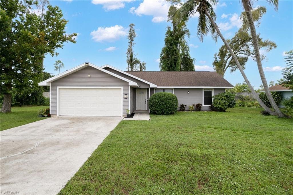 17208 Phlox Dr, Fort Myers, FL 33967-1