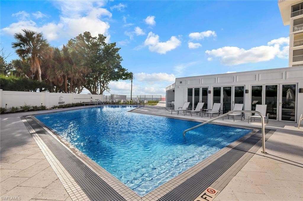 3401 Gulf Shore Blvd N 303, Naples, FL 34103-27