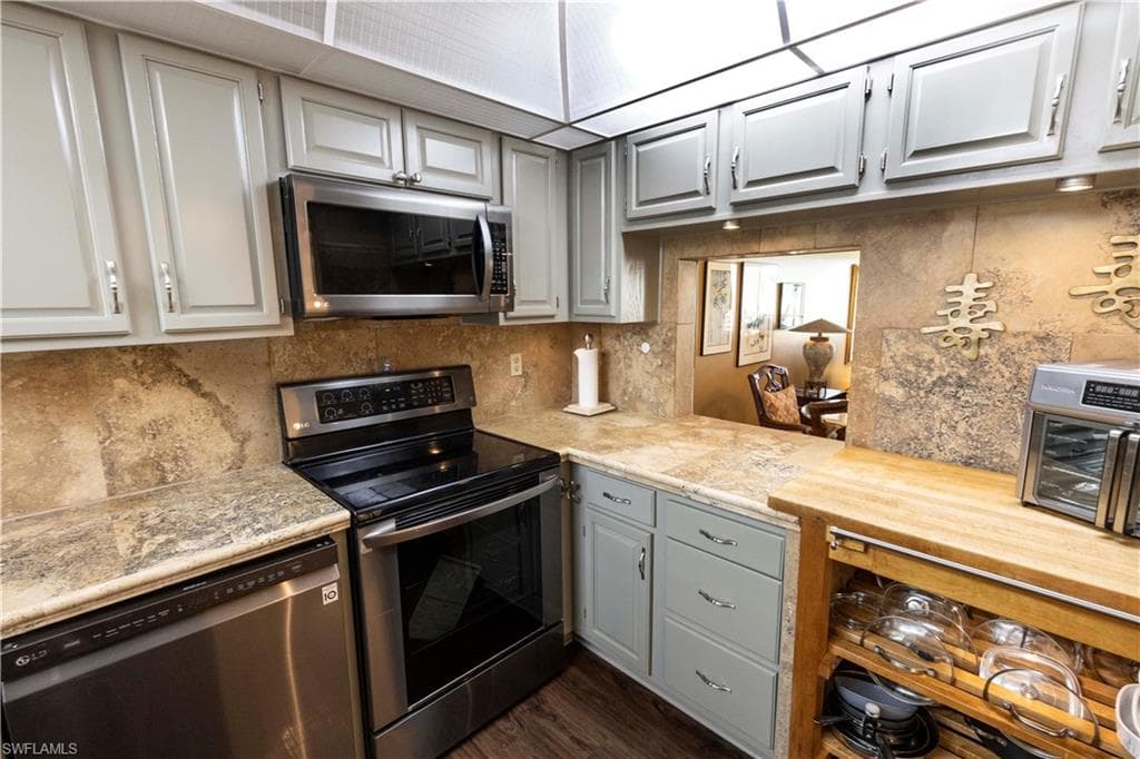 37 High Point Cir E 209, Naples, FL 34103-10