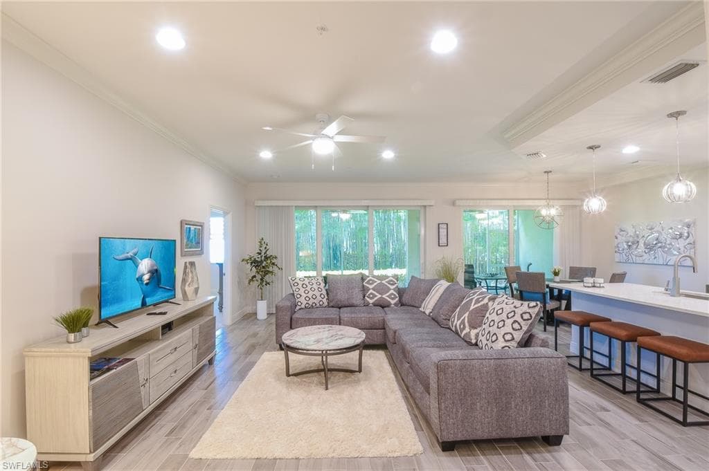 6940 Avalon Cir 503, Naples, FL 34112-11