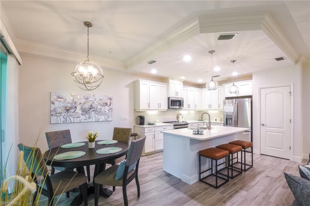 6940 Avalon Cir 503, Naples, FL 34112-7