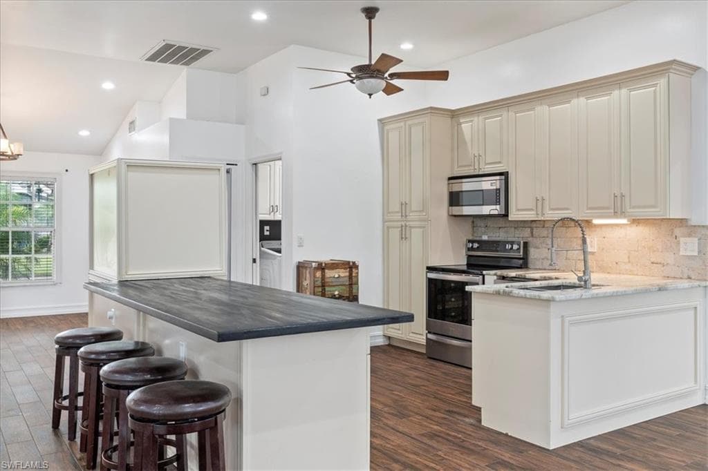 12596 Shannondale Dr, Fort Myers, FL 33913-12