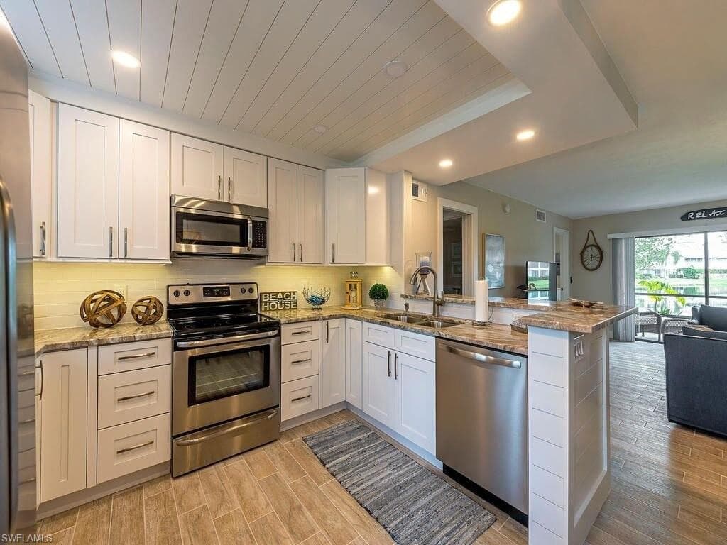 900 Misty Pines Cir 2c, Naples, FL 34105-2