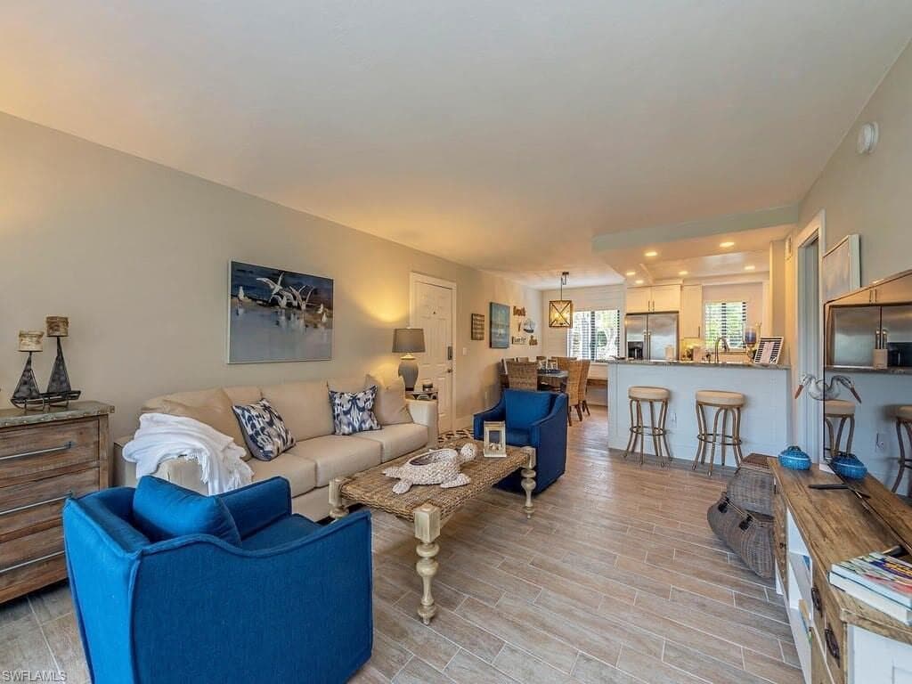 900 Misty Pines Cir 203, Naples, FL 34105-4