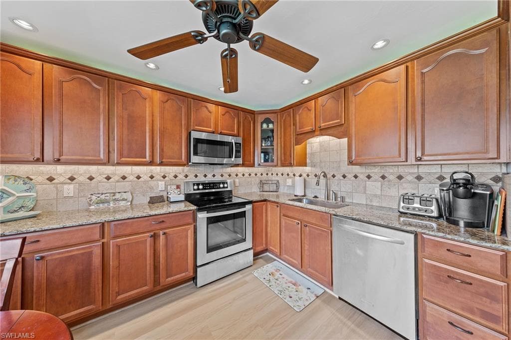 272 Winners Cir 4, Naples, FL 34112-8