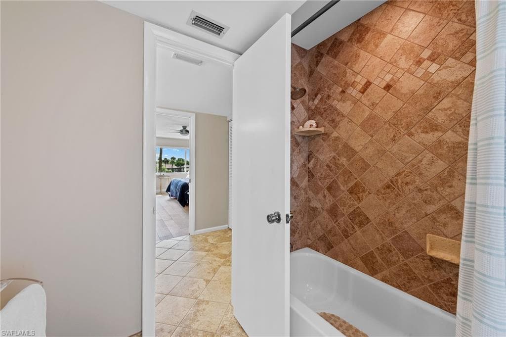 272 Winners Cir 4, Naples, FL 34112-19