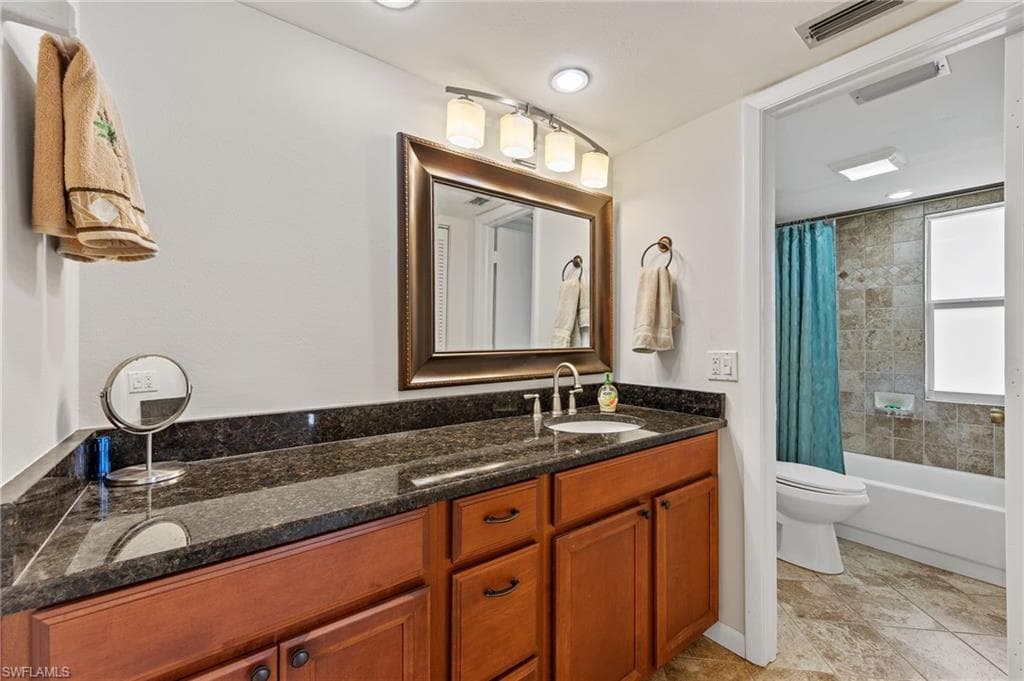 272 Winners Cir 4, Naples, FL 34112-25