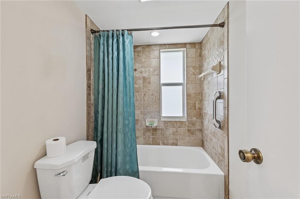 272 Winners Cir 4, Naples, FL 34112-26