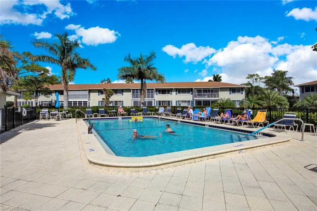 272 Winners Cir 4, Naples, FL 34112-33