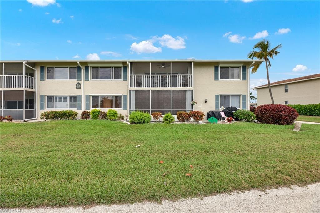 272 Winners Cir 4, Naples, FL 34112-3