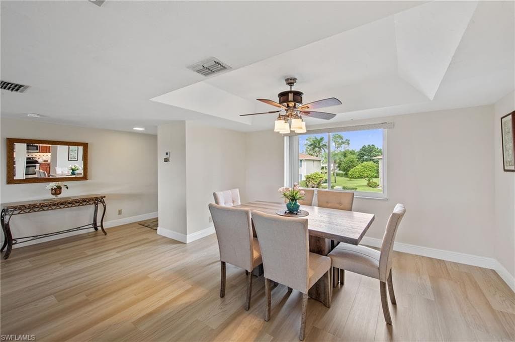 272 Winners Cir 4, Naples, FL 34112-5