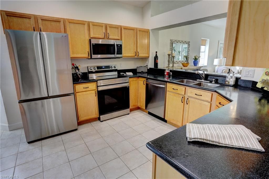 486 Edgemere Way E 2, Naples, FL 34105-13