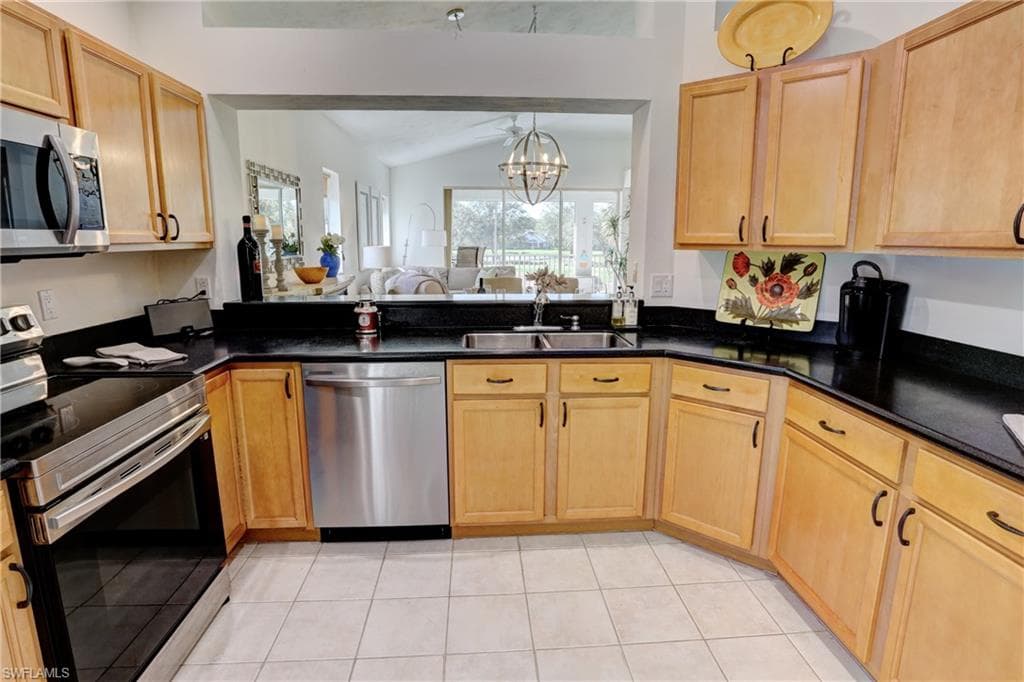 486 Edgemere Way E 2, Naples, FL 34105-14