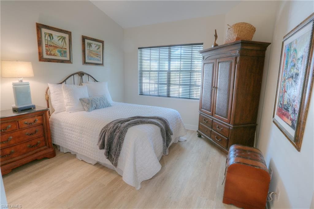 486 Edgemere Way E 2, Naples, FL 34105-21