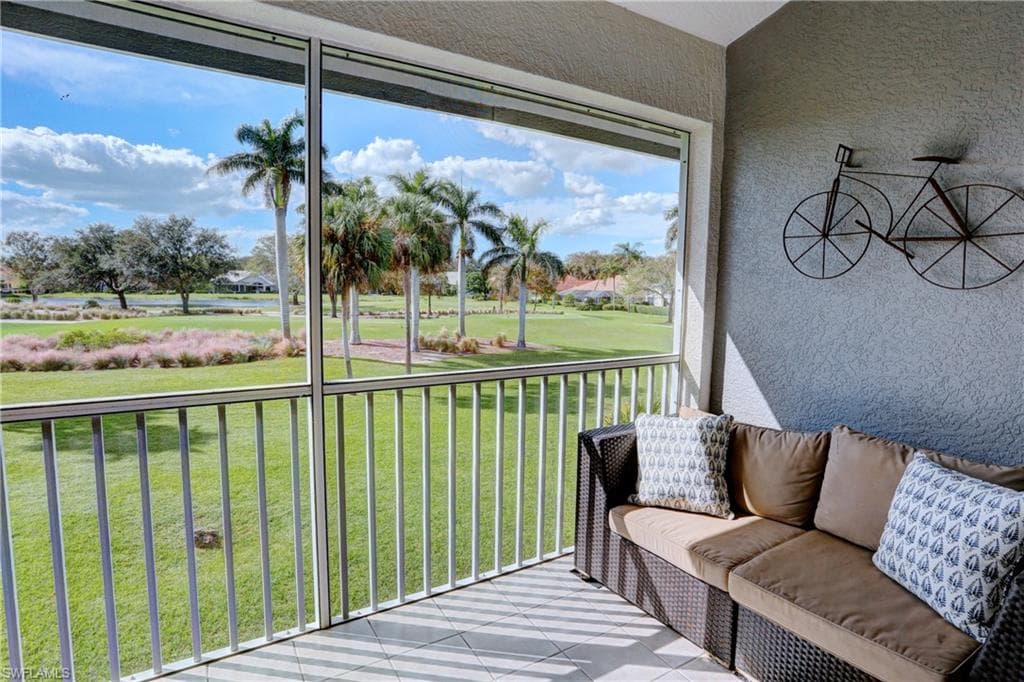 486 Edgemere Way E 2, Naples, FL 34105-25