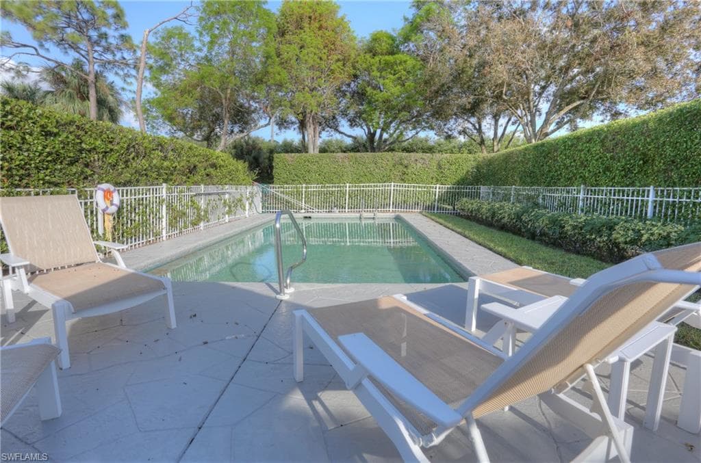 486 Edgemere Way E 2, Naples, FL 34105-28