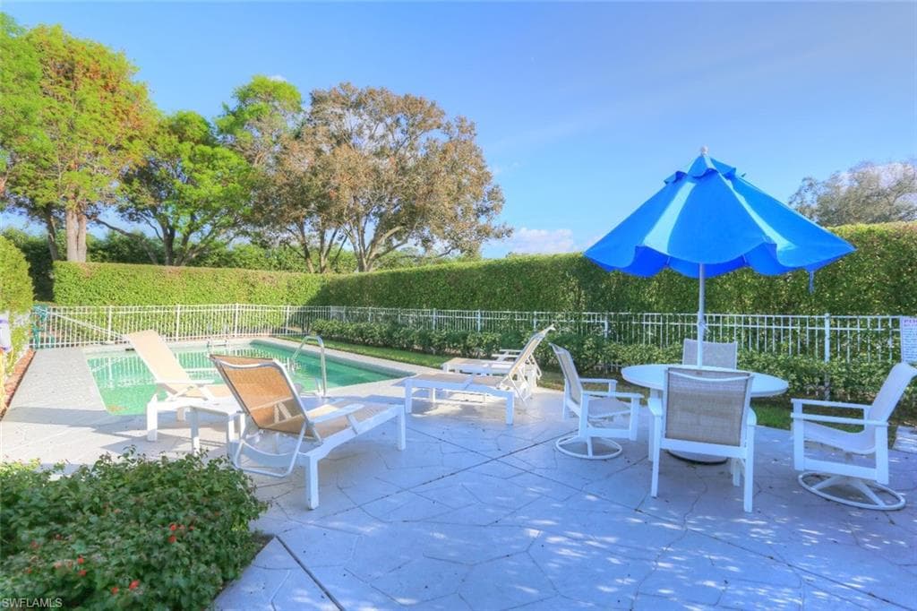 486 Edgemere Way E 2, Naples, FL 34105-29