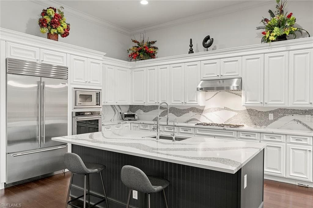 2896 Tiburon Blvd E, Naples, FL 34109-10