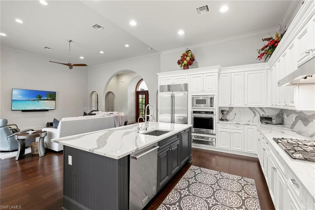 2896 Tiburon Blvd E, Naples, FL 34109-11