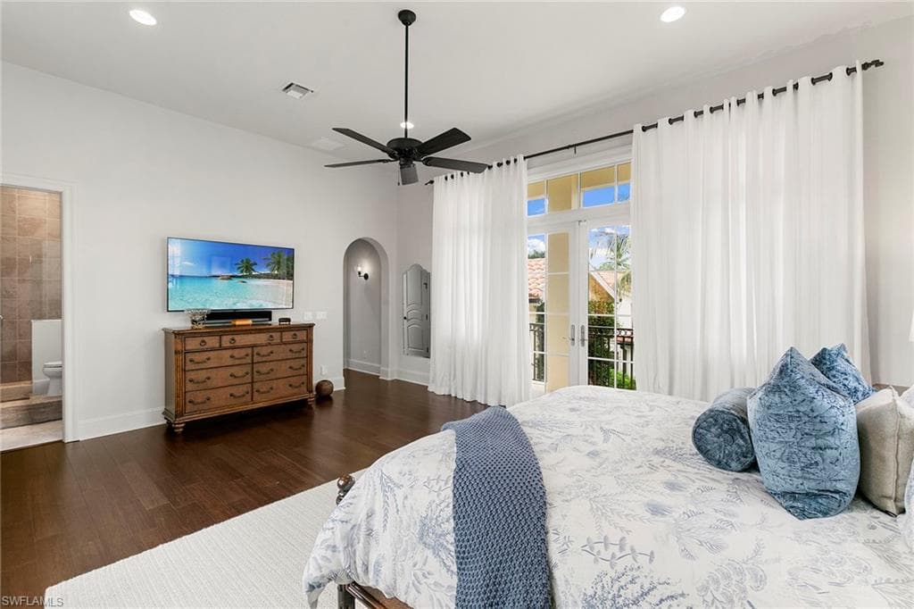 2896 Tiburon Blvd E, Naples, FL 34109-27