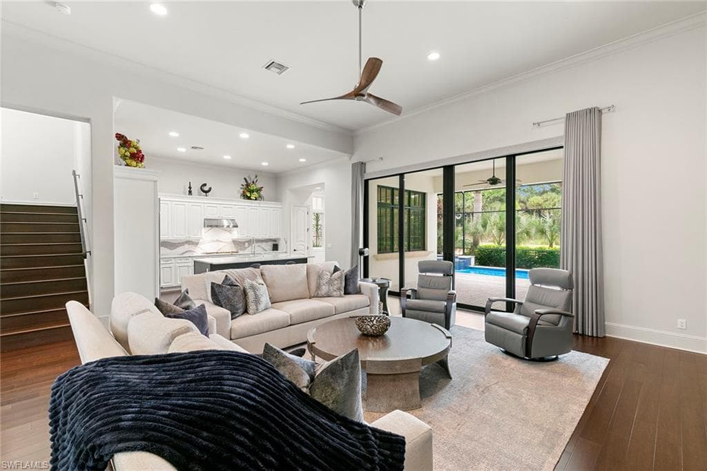 2896 Tiburon Blvd E, Naples, FL 34109-4