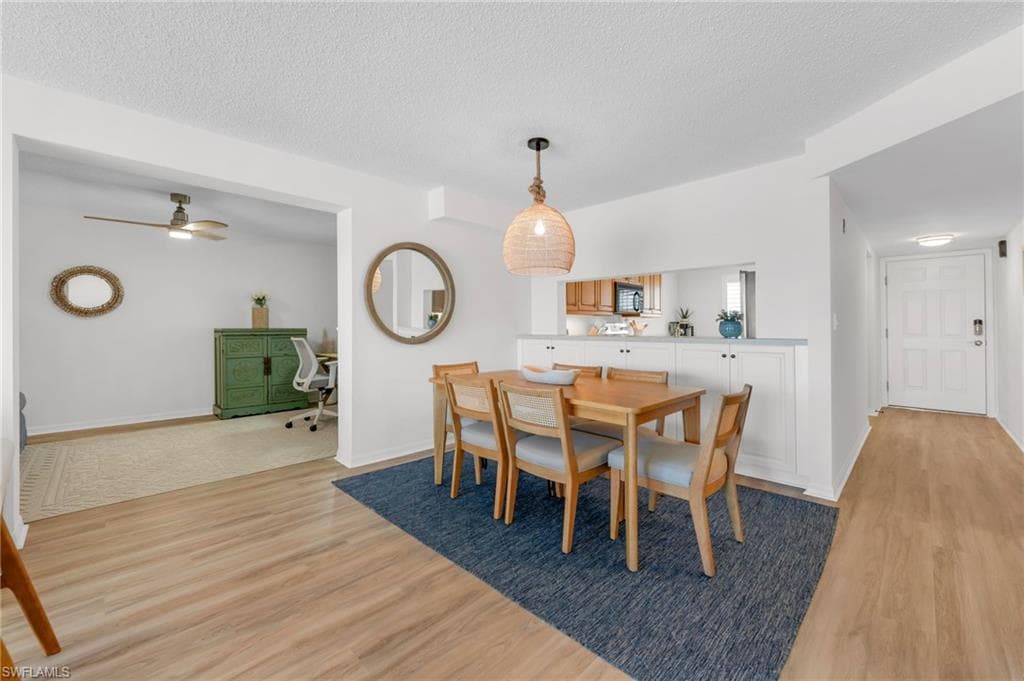 10682 Gulf Shore Dr 205, Naples, FL 34108-10