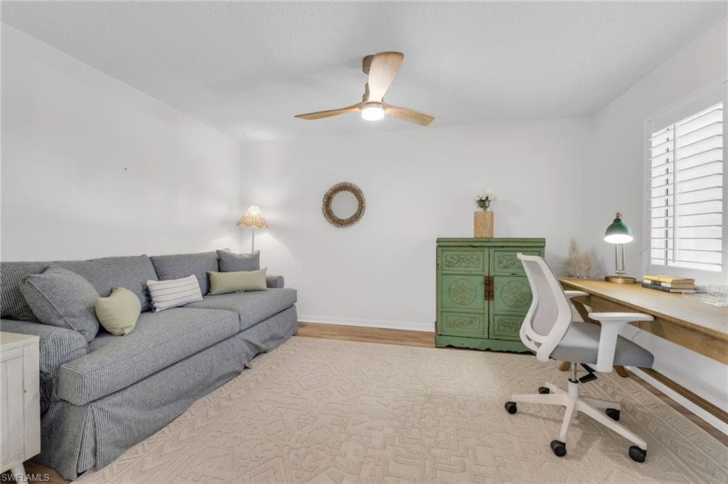 10682 Gulf Shore Dr 205, Naples, FL 34108-11