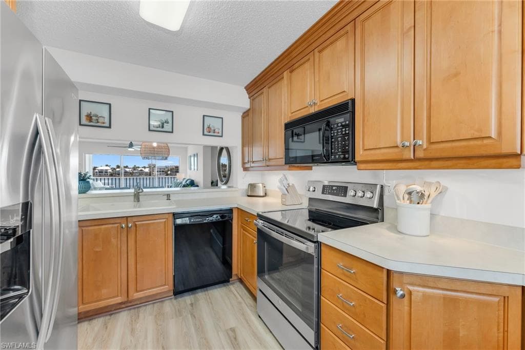 10682 Gulf Shore Dr 205, Naples, FL 34108-12