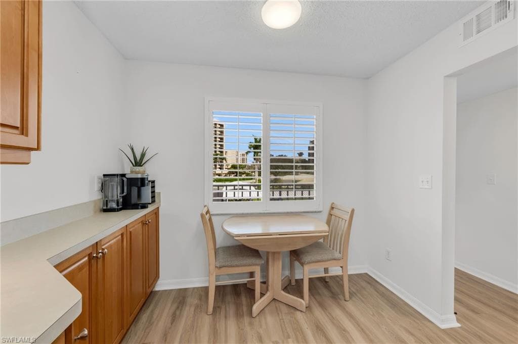 10682 Gulf Shore Dr 205, Naples, FL 34108-13