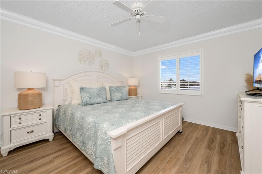 10682 Gulf Shore Dr 205, Naples, FL 34108-14