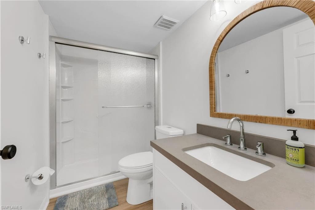10682 Gulf Shore Dr 205, Naples, FL 34108-17