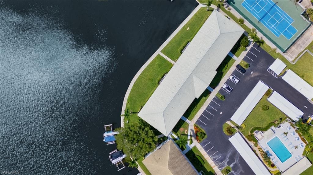 10682 Gulf Shore Dr 205, Naples, FL 34108-19