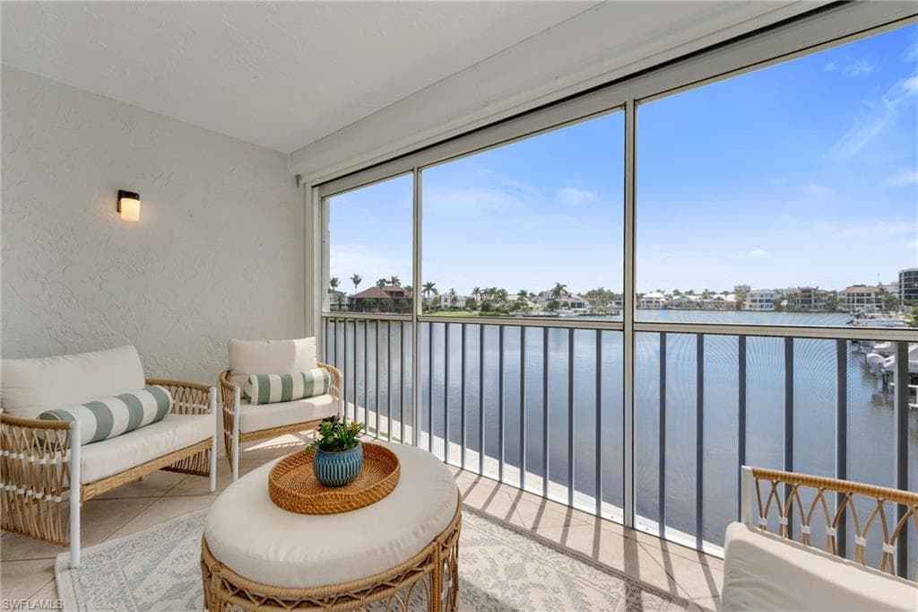 10682 Gulf Shore Dr 205, Naples, FL 34108-3