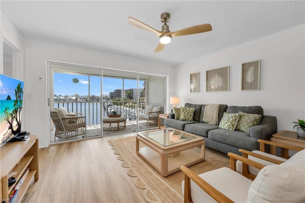 10682 Gulf Shore Dr 205, Naples, FL 34108-4