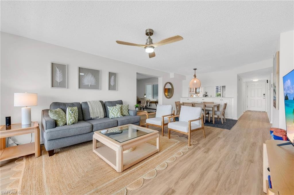 10682 Gulf Shore Dr 205, Naples, FL 34108-6
