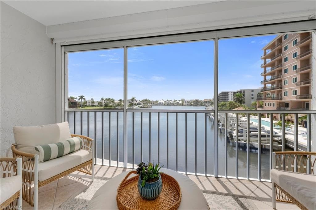 10682 Gulf Shore Dr 205, Naples, FL 34108-8