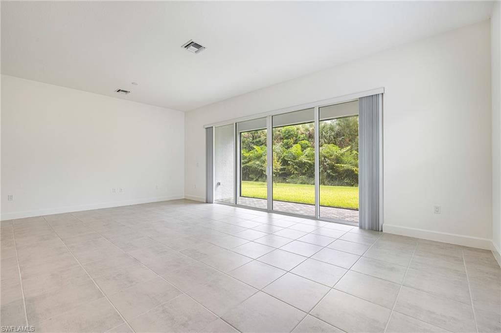 12448 Violet Ln, Naples, FL 34120-8