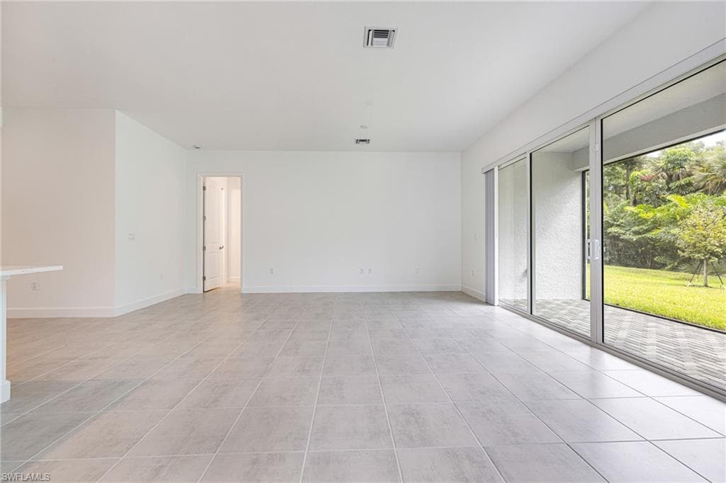 12448 Violet Ln, Naples, FL 34120-9