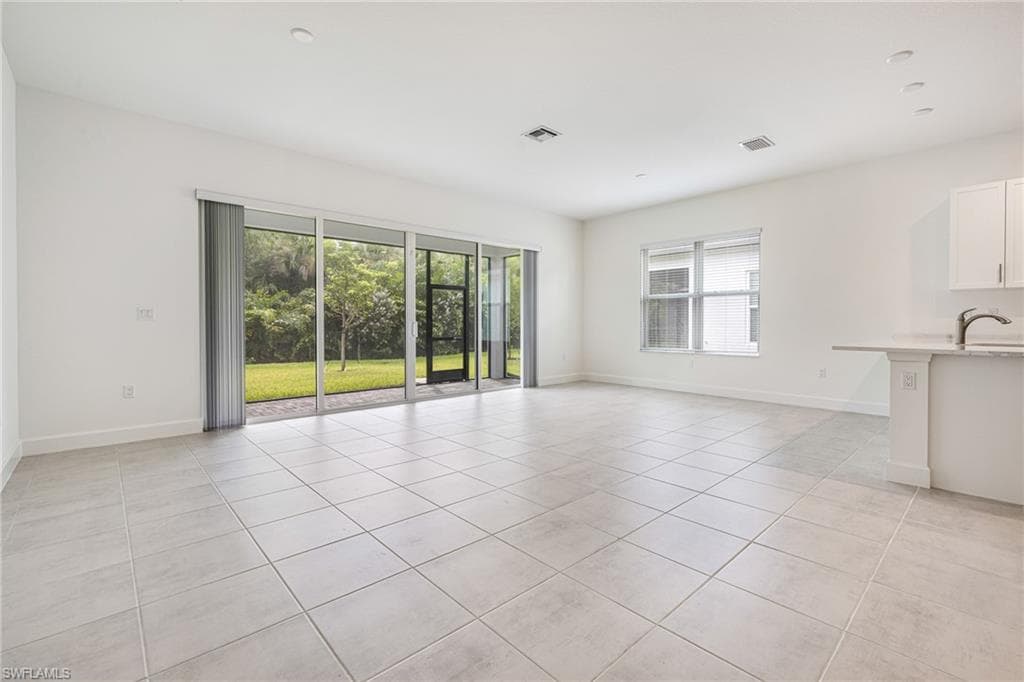 12448 Violet Ln, Naples, FL 34120-12