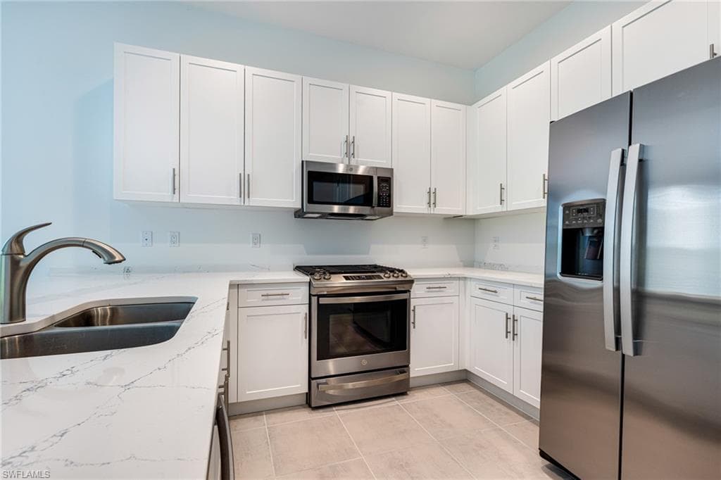 12448 Violet Ln, Naples, FL 34120-16