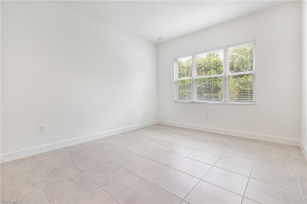 12448 Violet Ln, Naples, FL 34120-27