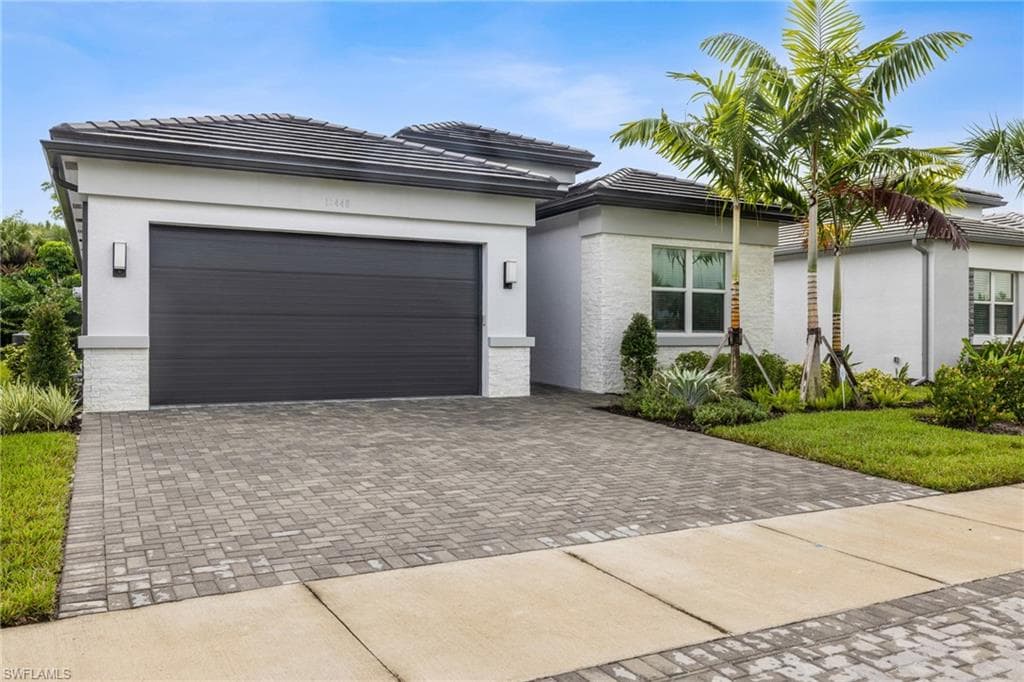 12448 Violet Ln, Naples, FL 34120-1