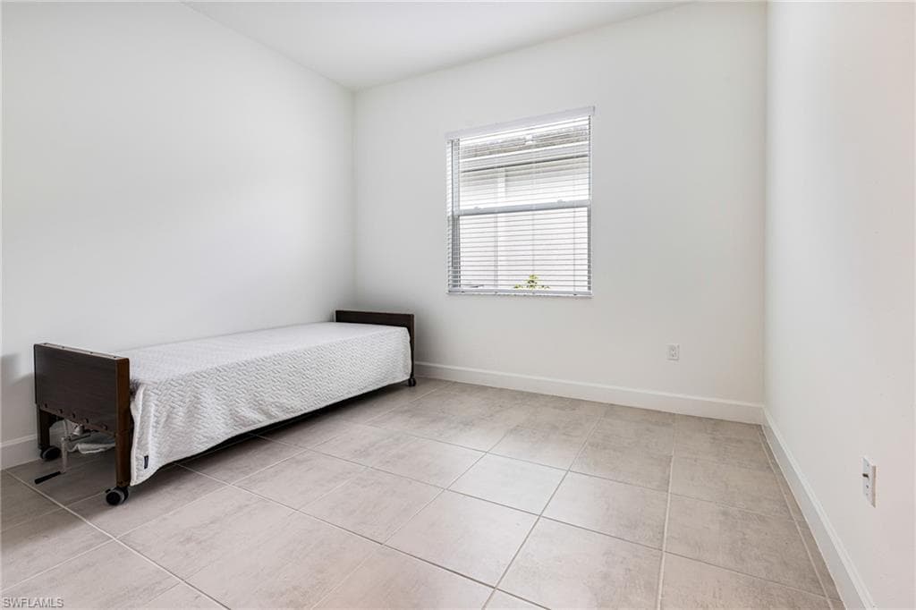 12448 Violet Ln, Naples, FL 34120-37