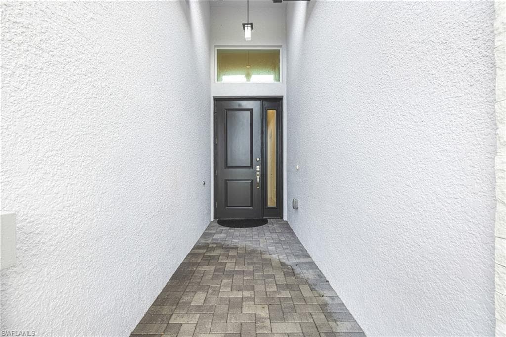 12448 Violet Ln, Naples, FL 34120-4