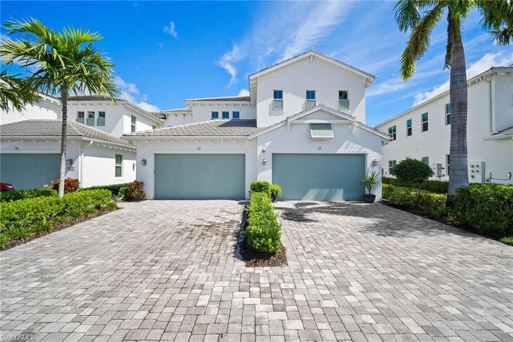 8936 Saint Lucia Dr 202, Naples, FL 34114-1