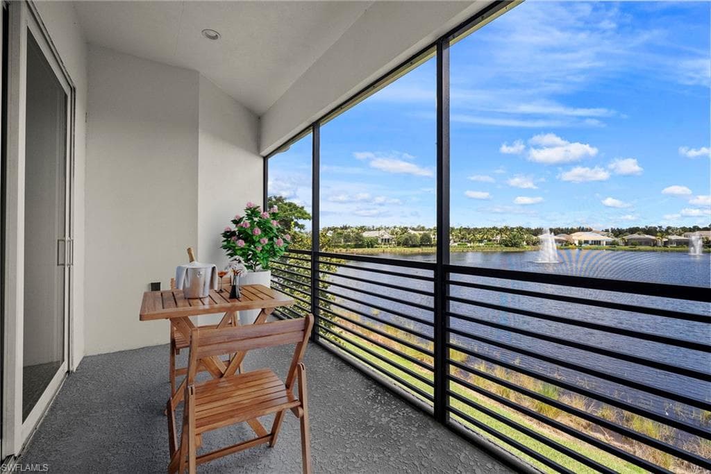 8936 Saint Lucia Dr 202, Naples, FL 34114-7