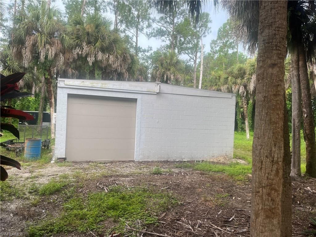 6060 Golden Oaks Ln, Naples, FL 34119-12