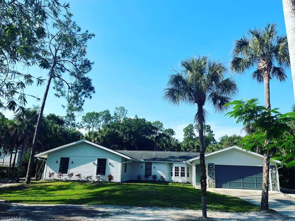 6060 Golden Oaks Ln, Naples, FL 34119-1